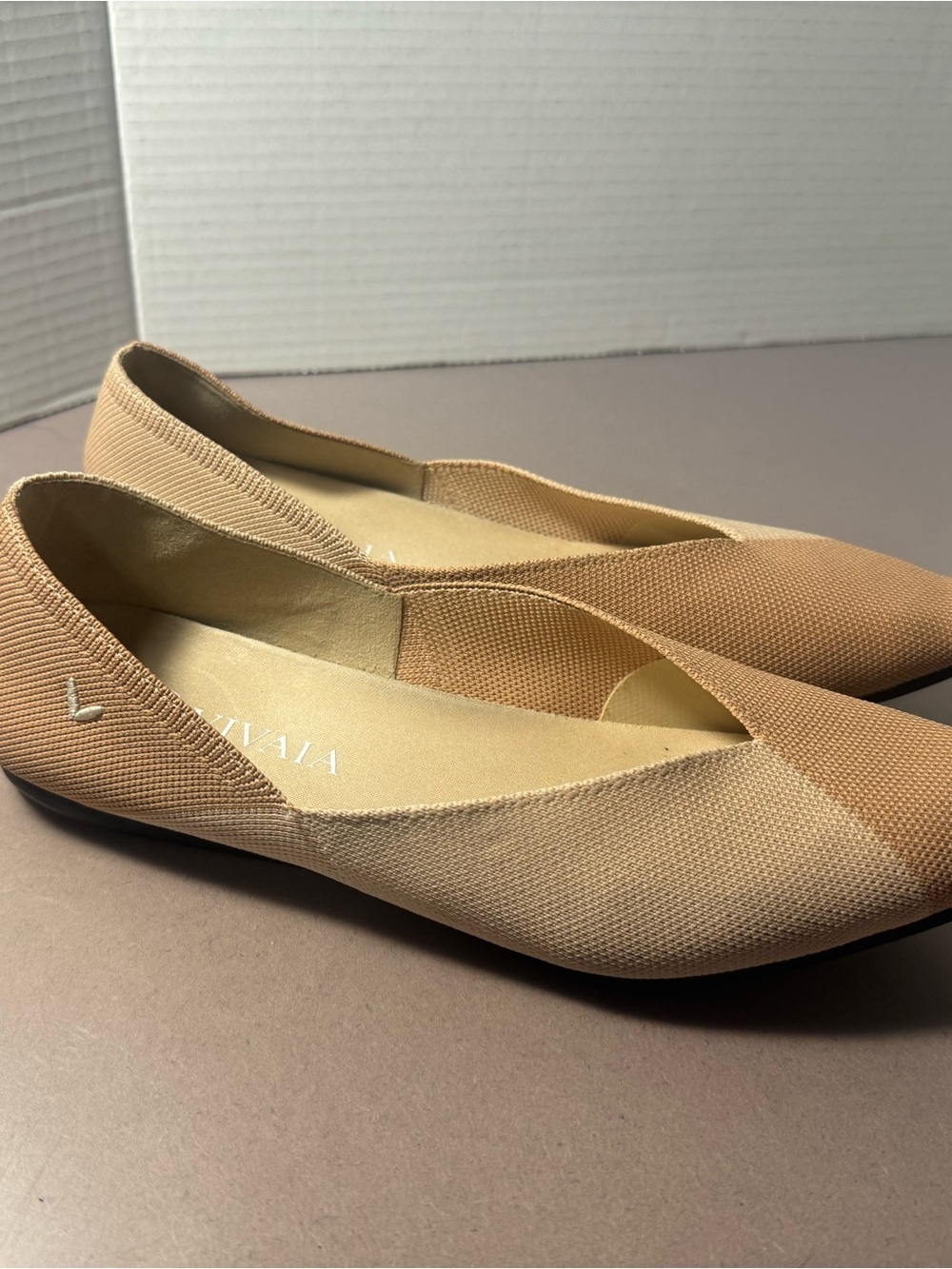 VIVAIA Women's Two-Tone Tan Knit Ballet Flats
